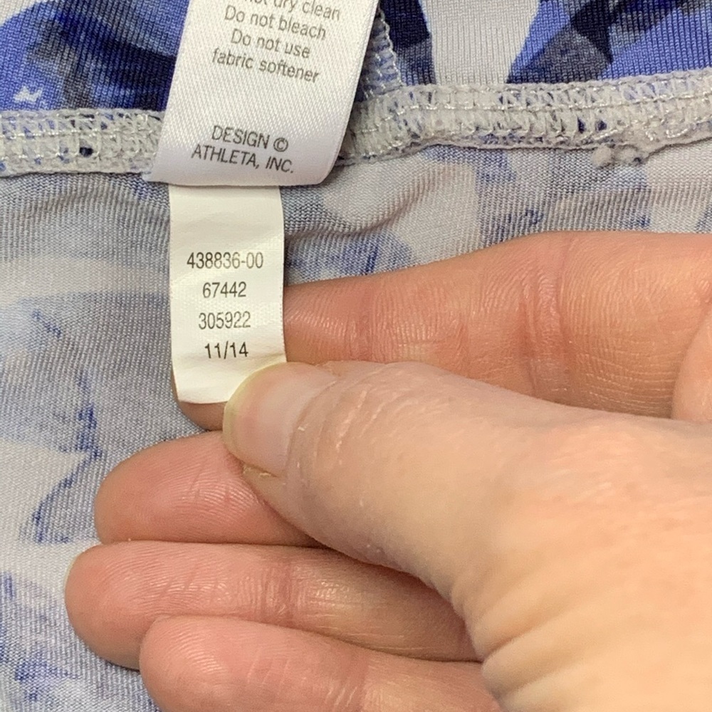 Athleta Blue and White Floral Capri Leggings - Picture 7 of 7